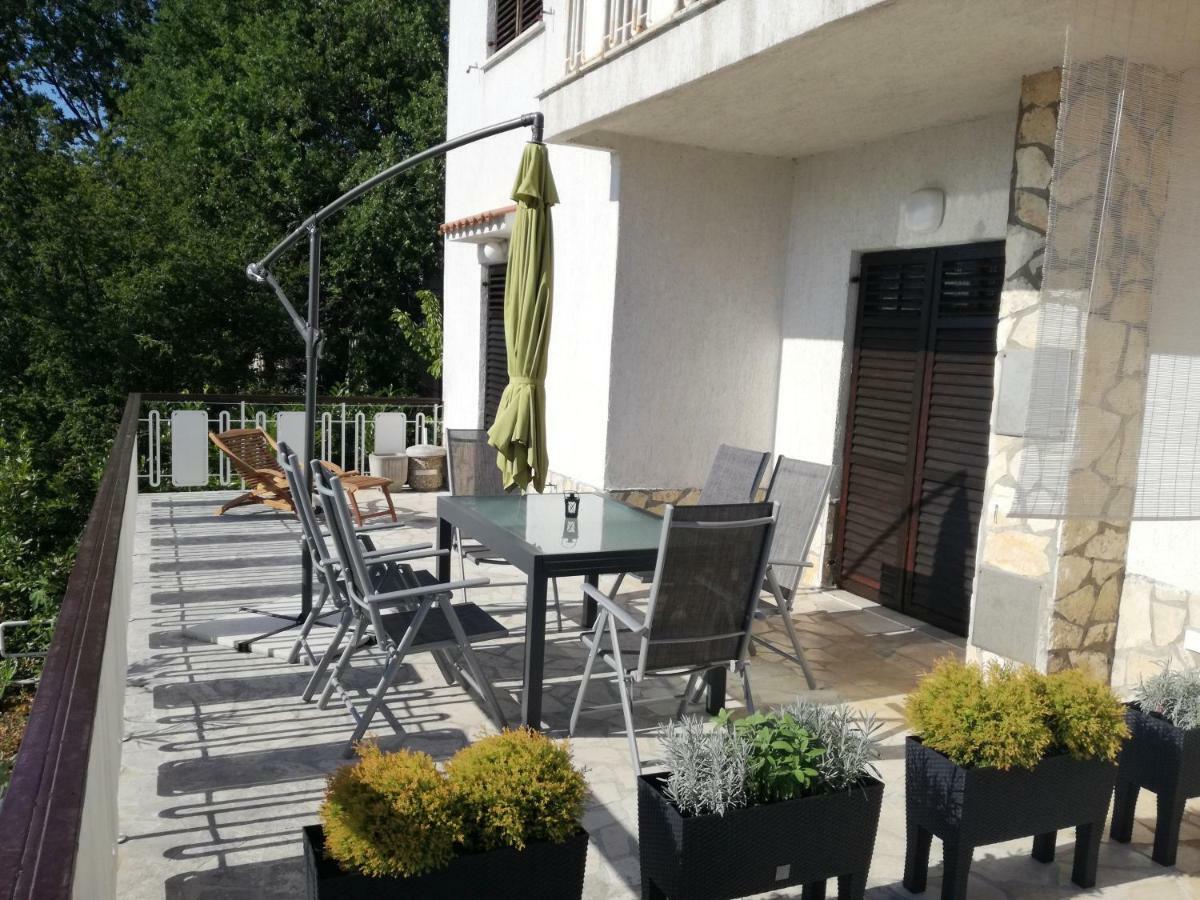 Apartments Martina Njivice Exteriér fotografie